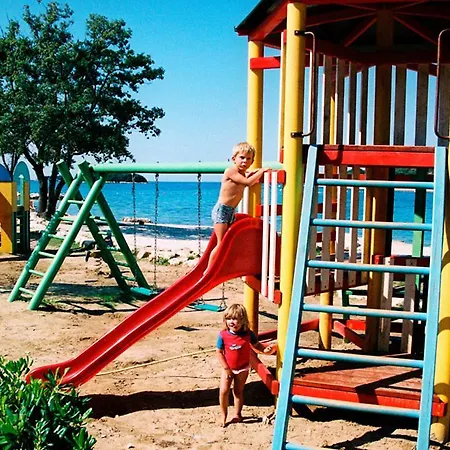 Holiday Home Camping Valkanela.3 Hébergement de vacances *