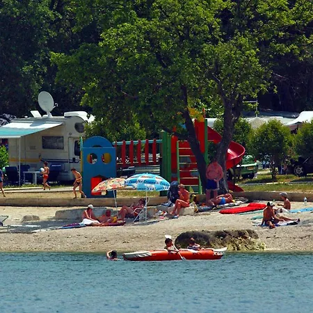 Holiday Home Camping Valkanela.3 Hébergement de vacances *