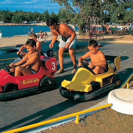 Hébergement de vacances Holiday Home Camping Valkanela.3 *