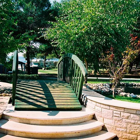 Vikendica Holiday Home Camping Valkanela.3 *
